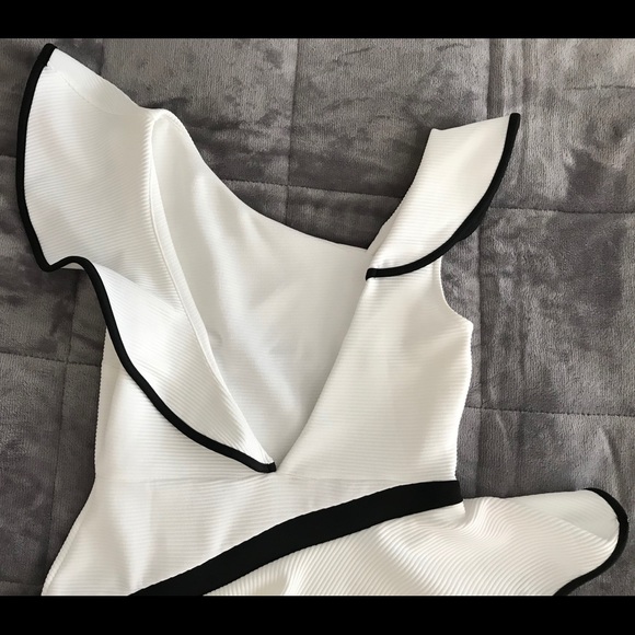 LAST CHANCE! ASOS Mono Tipped Ruffle Mini Dress Size 4 - Picture 6 of 8